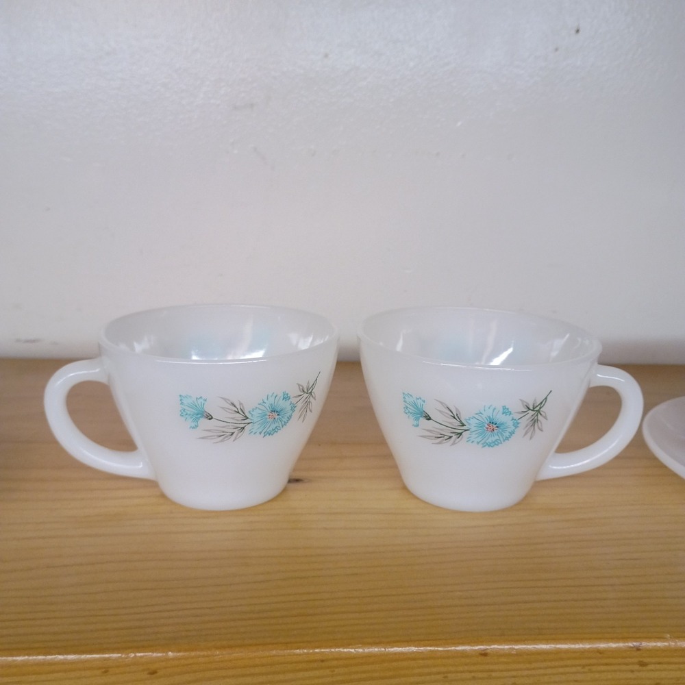 Vintage Fire King Bonnie Blue Carnation 5 Flower Teacup Cups‎ & 3 Saucers - Picture 9 of 15
